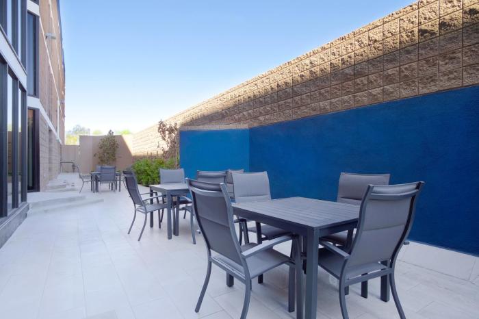 holiday inn express and suites phoenix tempe by ihg