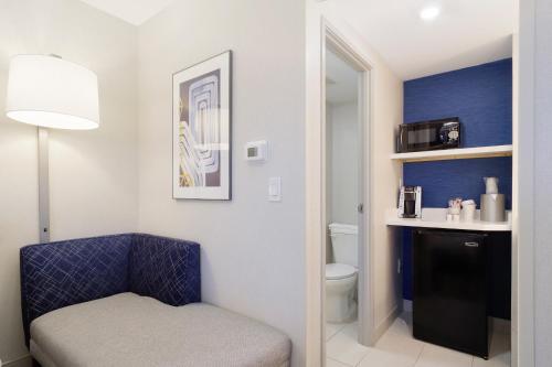 holiday inn express and suites phoenix tempe by ihg