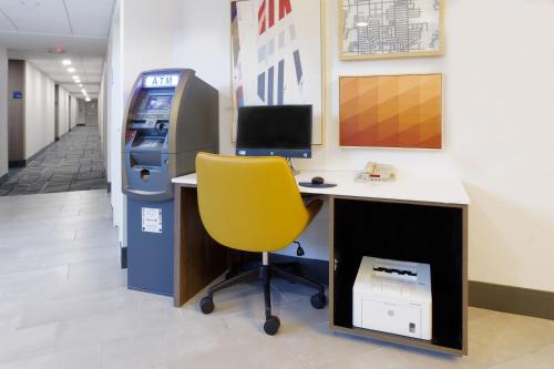 holiday inn express and suites phoenix tempe by ihg