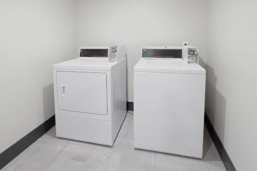 holiday inn express and suites phoenix tempe by ihg