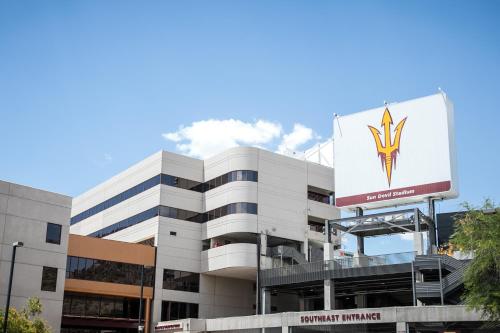 holiday inn express and suites phoenix tempe by ihg