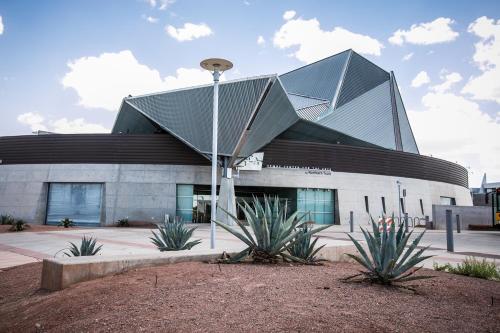 holiday inn express and suites phoenix tempe by ihg