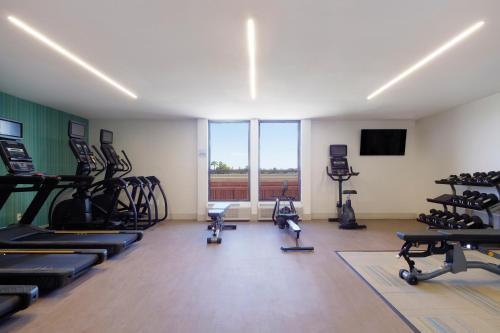 holiday inn express and suites phoenix tempe by ihg