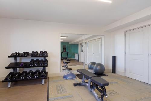 holiday inn express and suites phoenix tempe by ihg