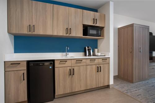 holiday inn express hotel and suites terre haute by ihg