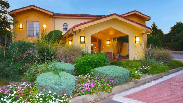 the grand by capital o texarkana i 30