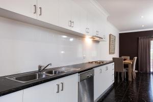 blazing stump motel and suites