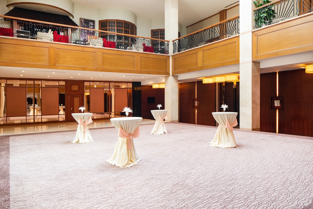 holiday inn riverside wuhan an ihg hotel