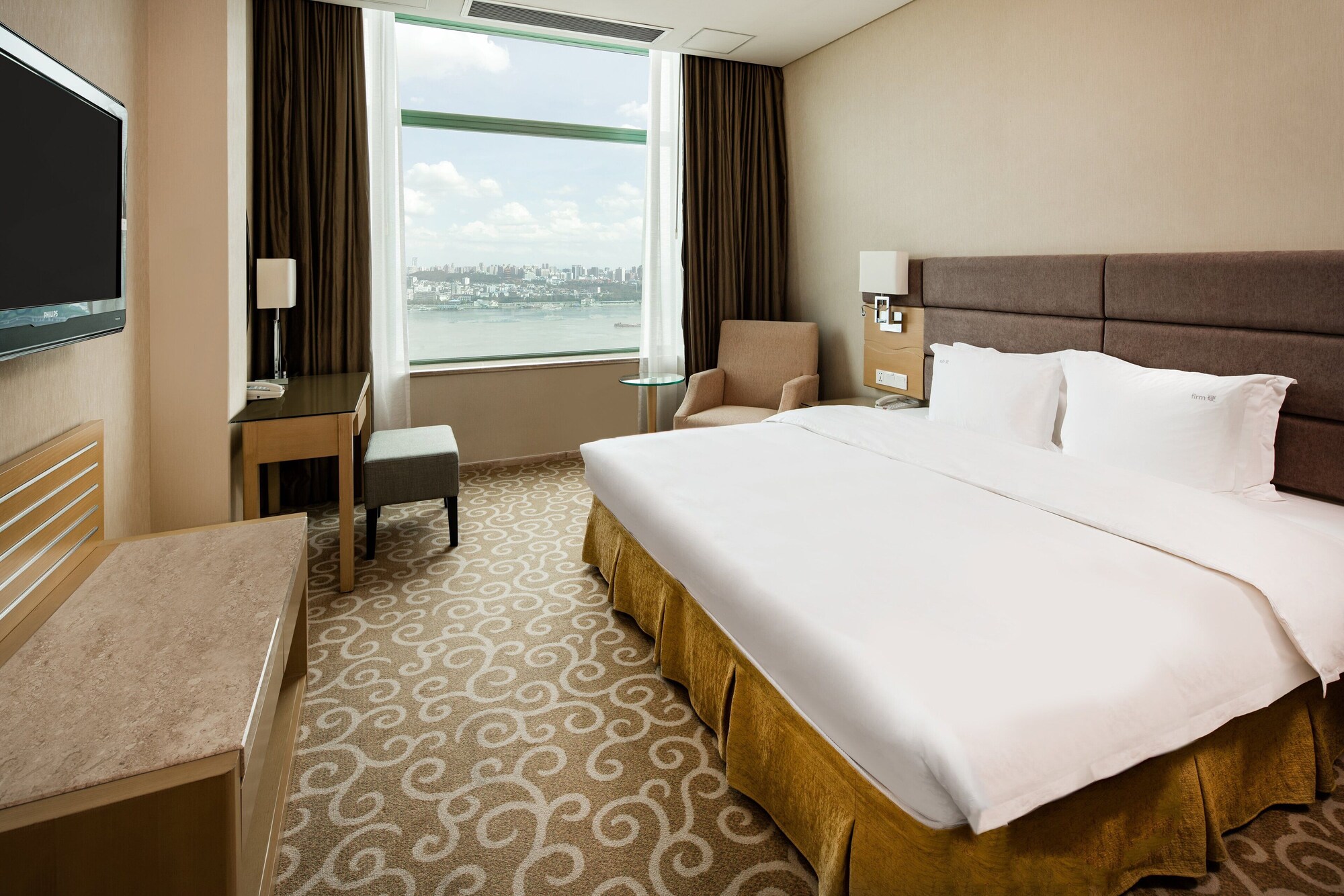 holiday inn riverside wuhan an ihg hotel