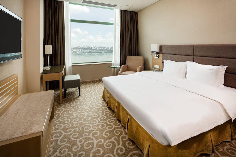 holiday inn riverside wuhan an ihg hotel