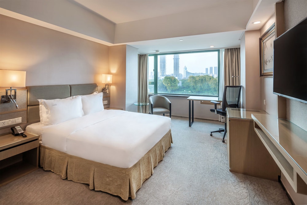 holiday inn riverside wuhan an ihg hotel