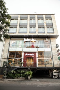 lux 9 suites and studios