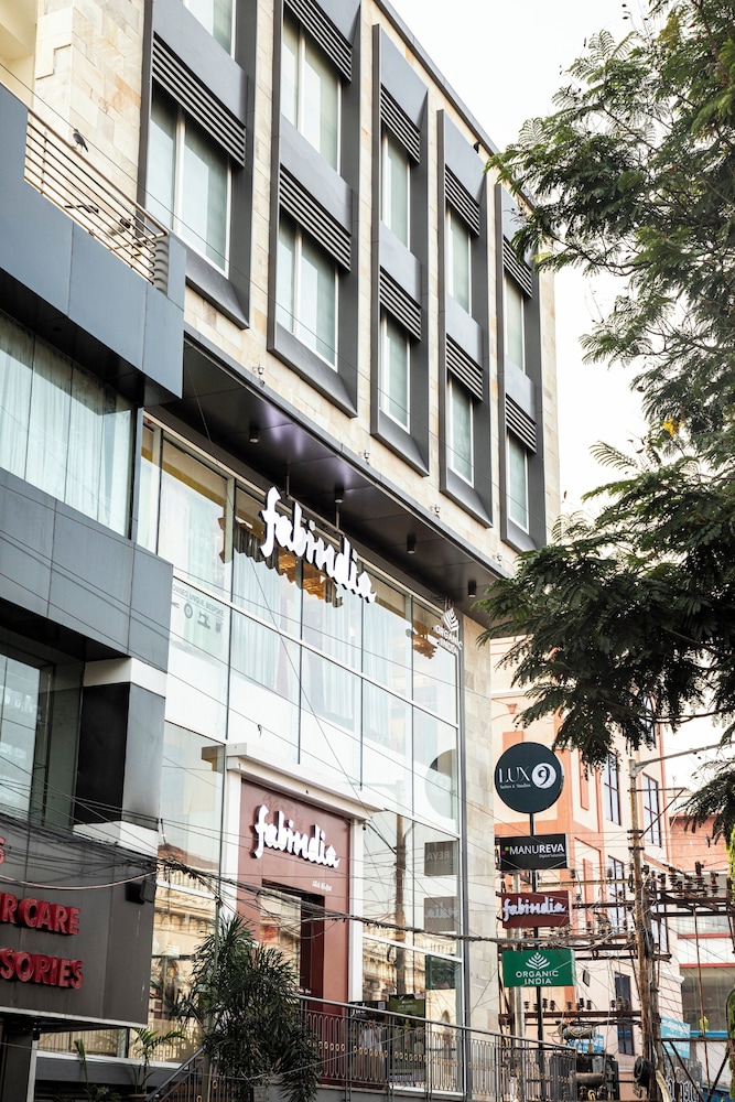 lux 9 suites and studios