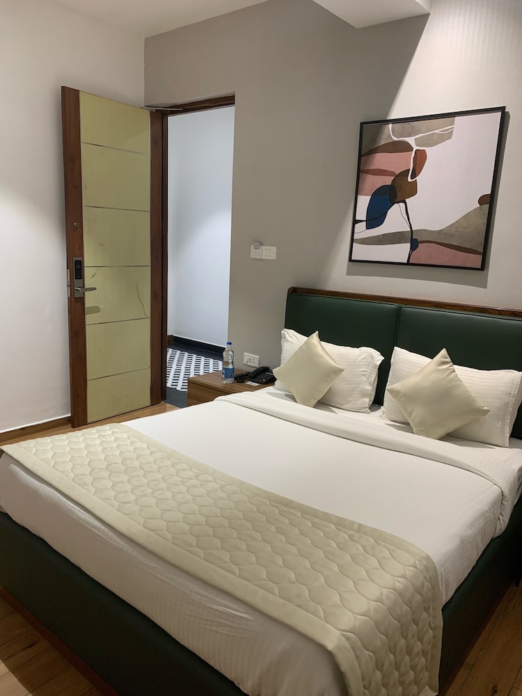 lux 9 suites and studios