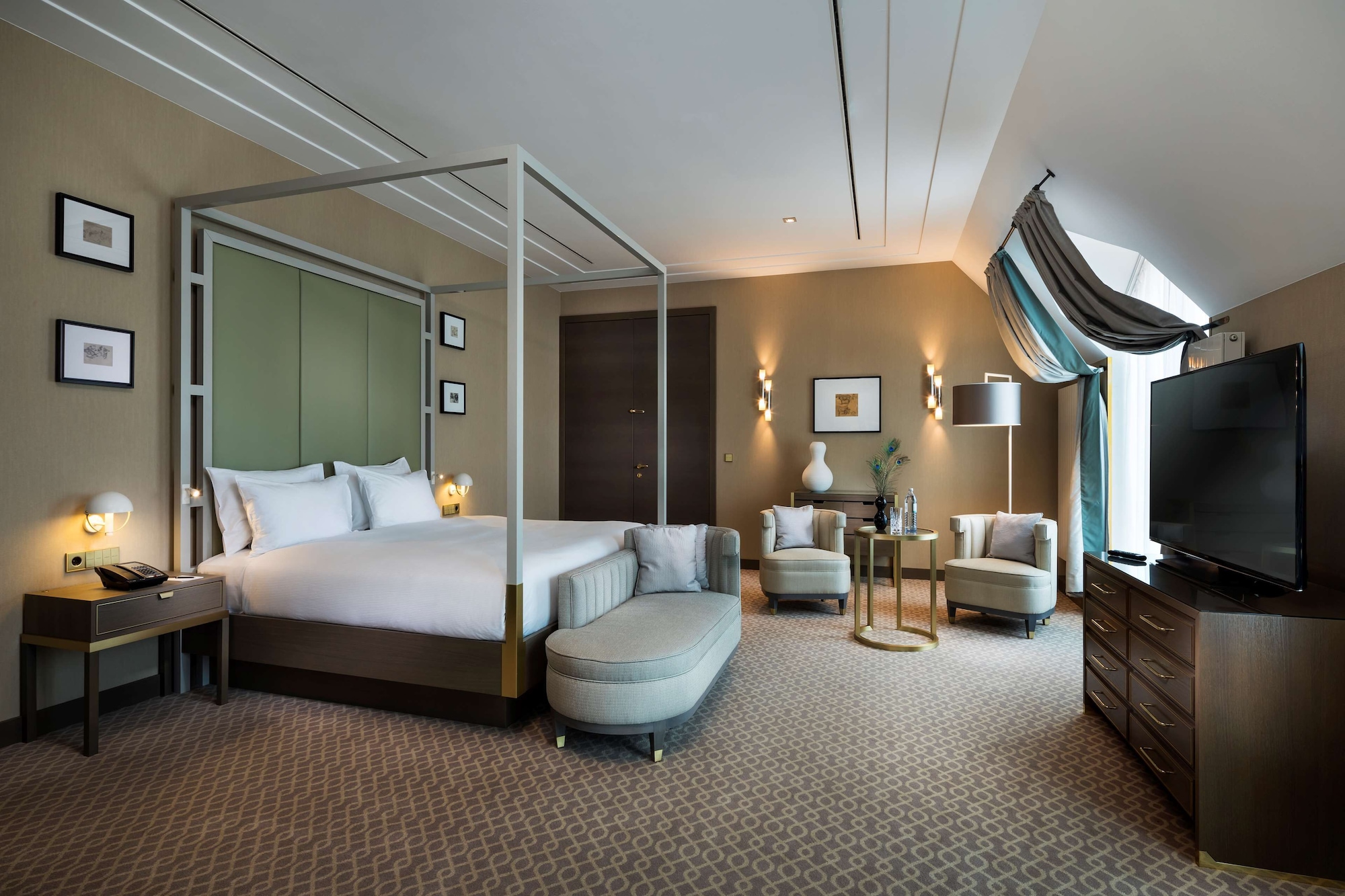 hilton vienna plaza
