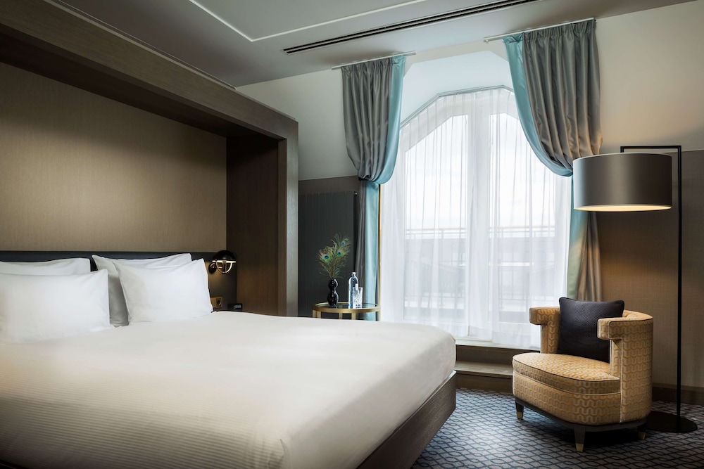hilton vienna plaza