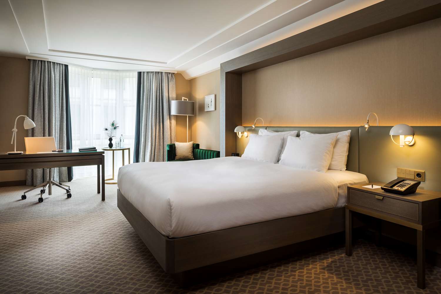 hilton vienna plaza