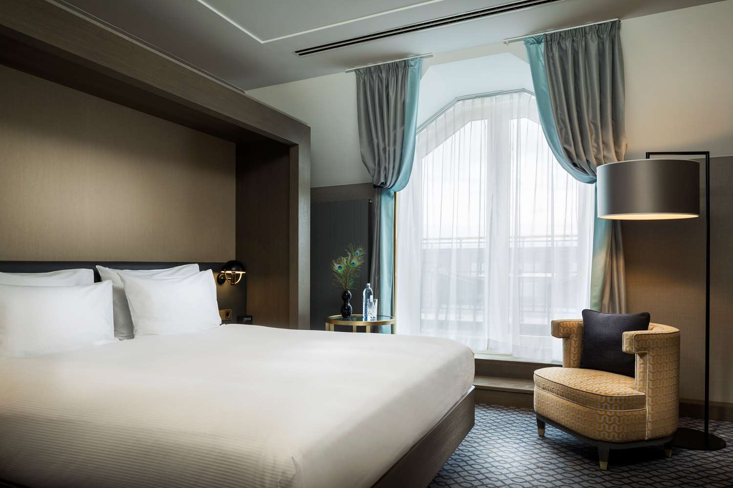 hilton vienna plaza