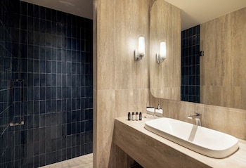 mitsis nu piraeus port