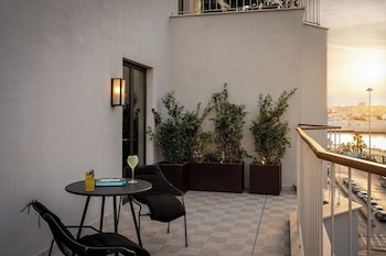 mitsis nu piraeus port