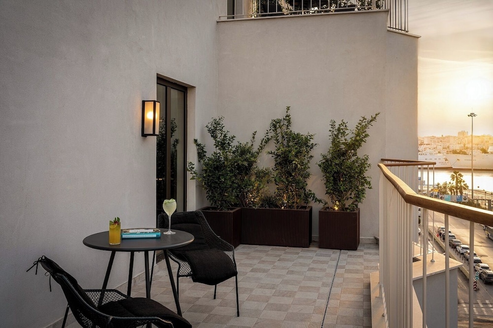 mitsis nu piraeus port