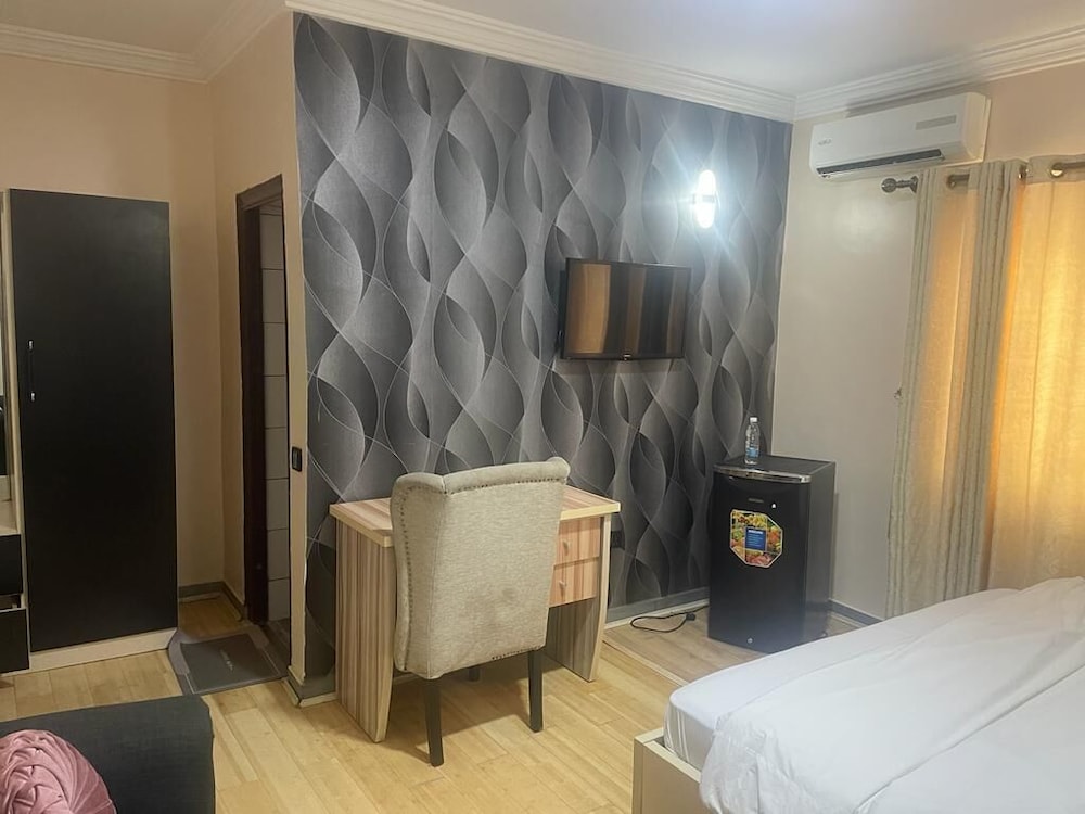 eleventh house hotel