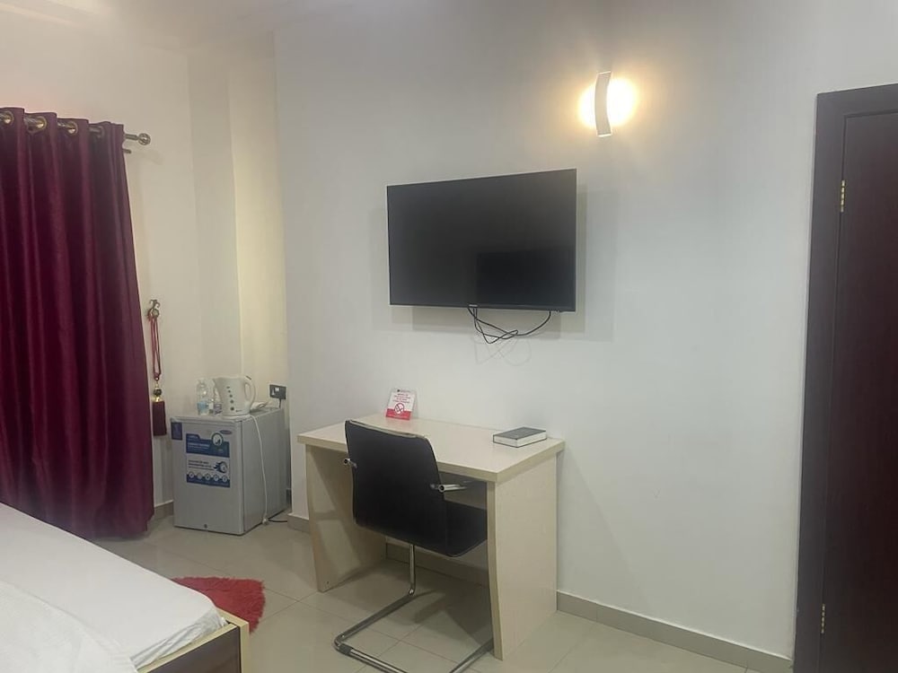 eleventh house hotel