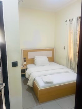 eleventh house hotel