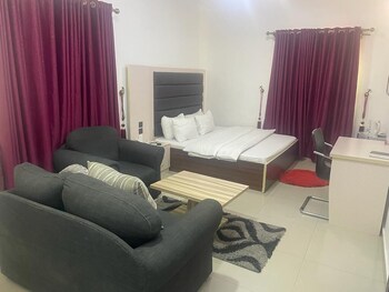 eleventh house hotel