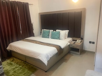 eleventh house hotel