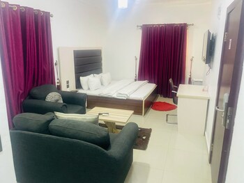 eleventh house hotel