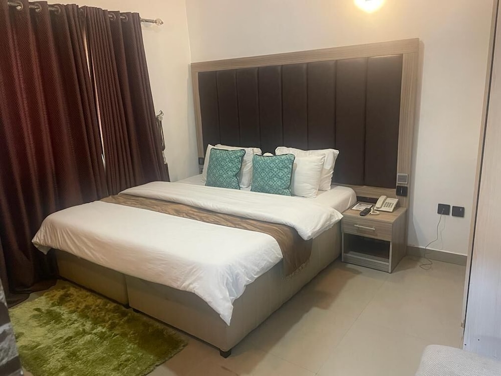 eleventh house hotel