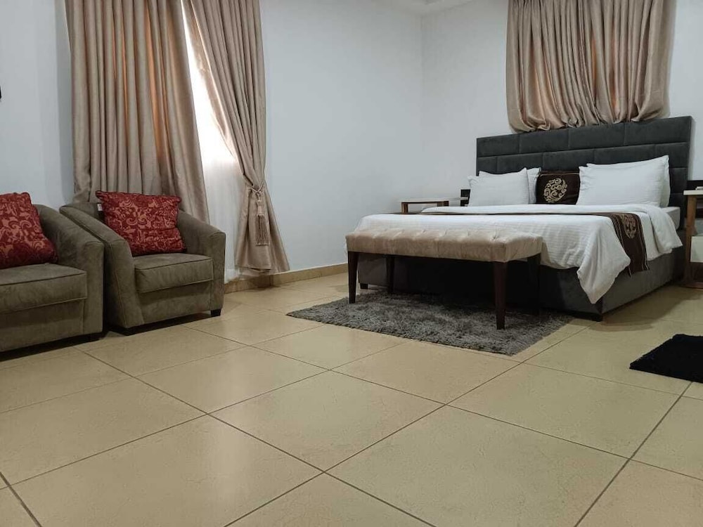 eleventh house hotel and suites