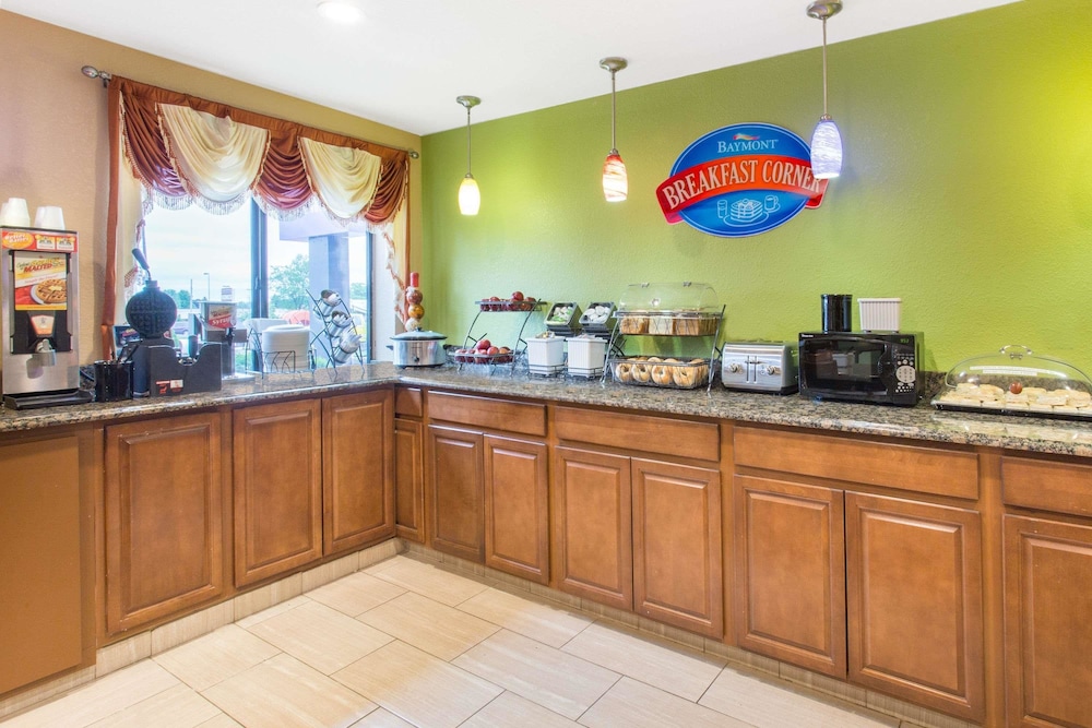 Baymont By Wyndham Waukesha,Waukesha>>Milwaukee,3 star