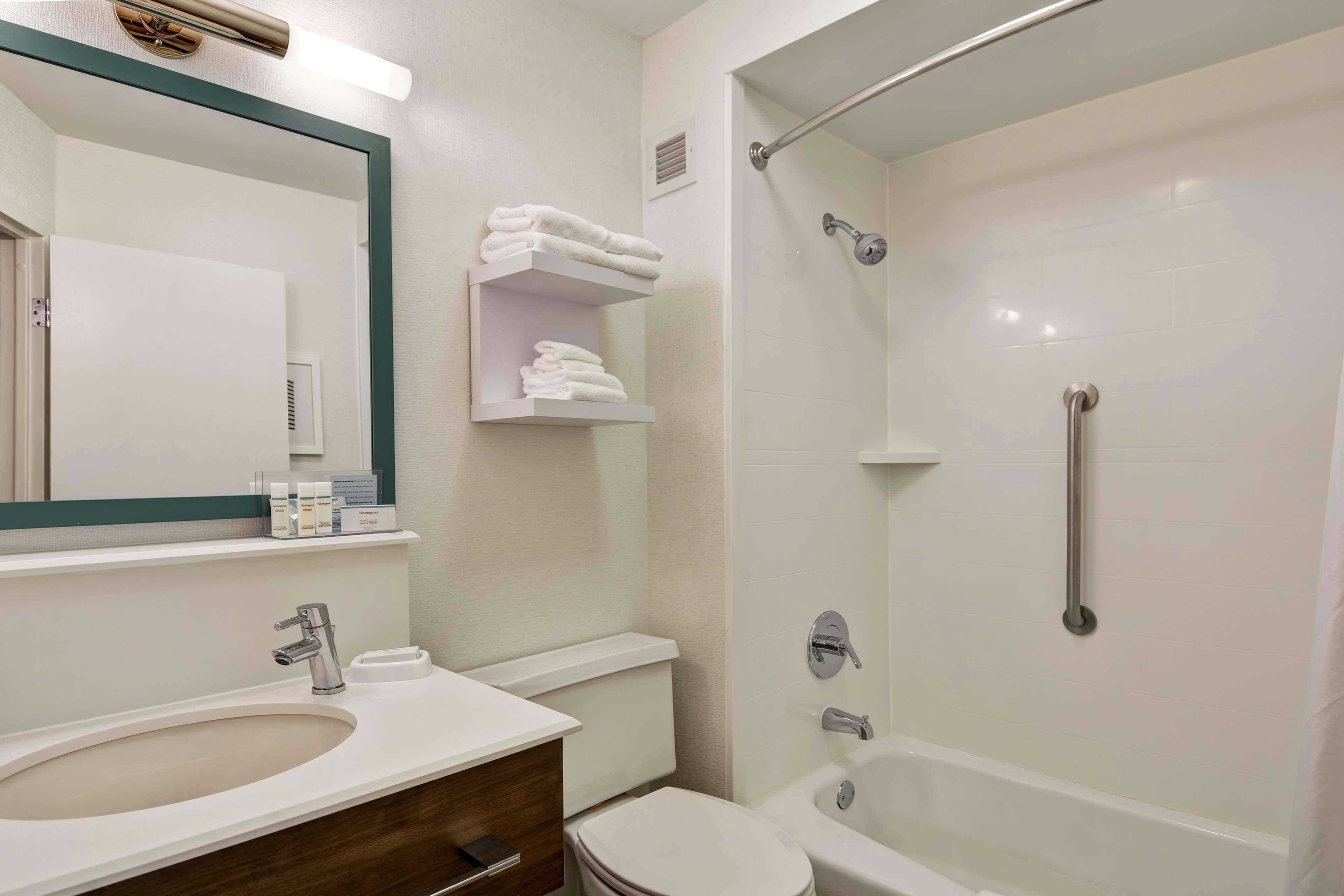 hampton inn columbia i 26 airport