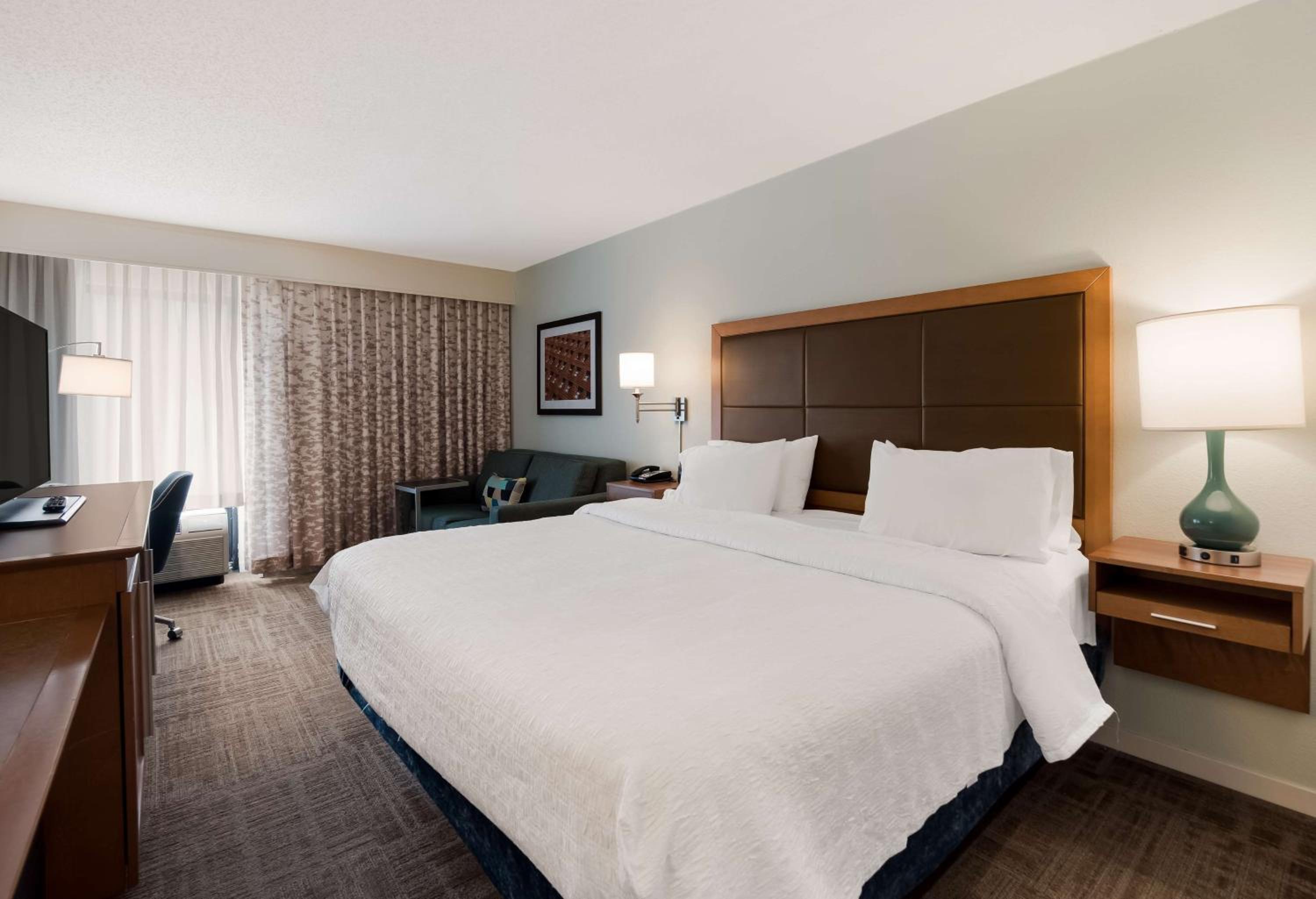 hampton inn columbia i 26 airport