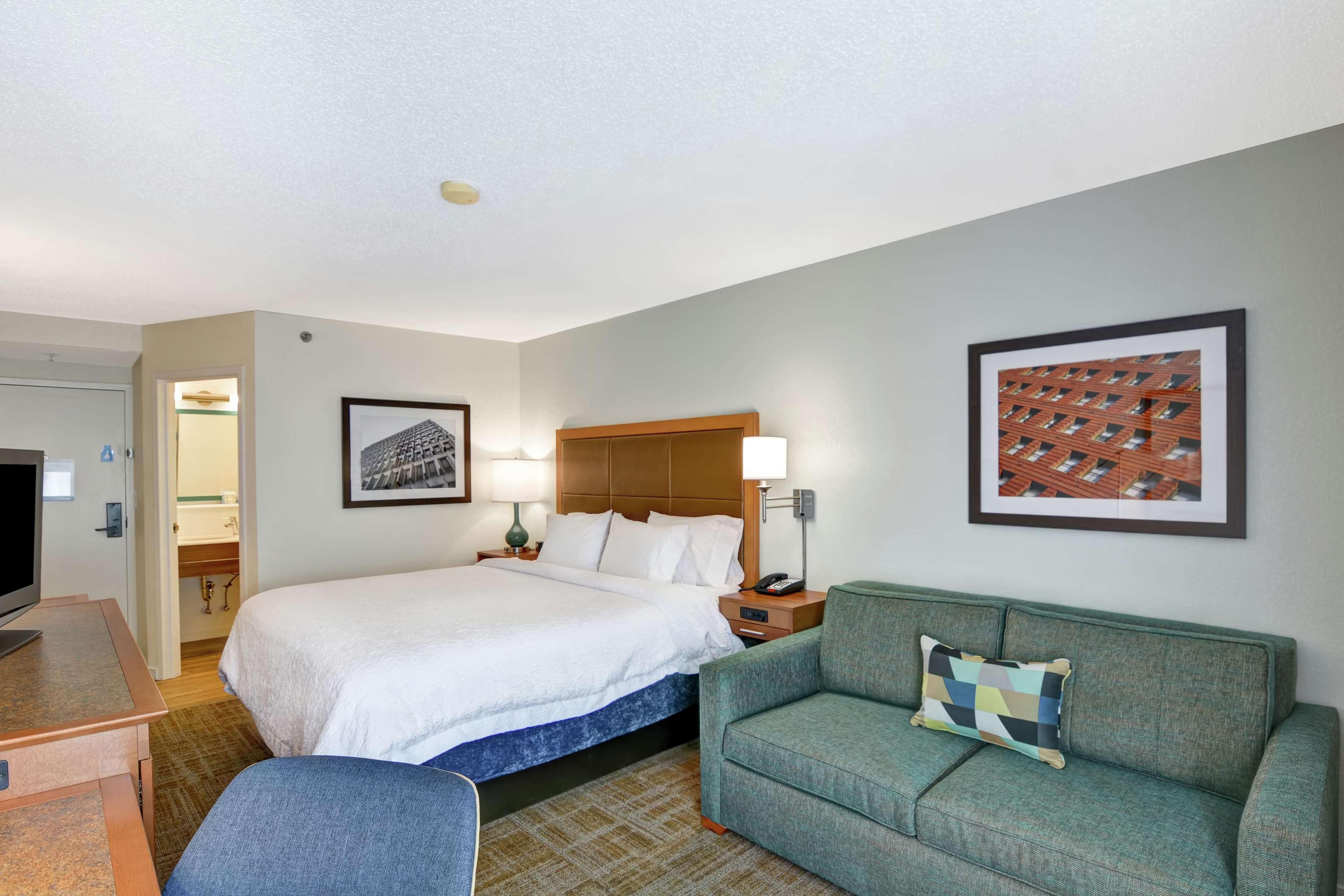 hampton inn columbia i 26 airport