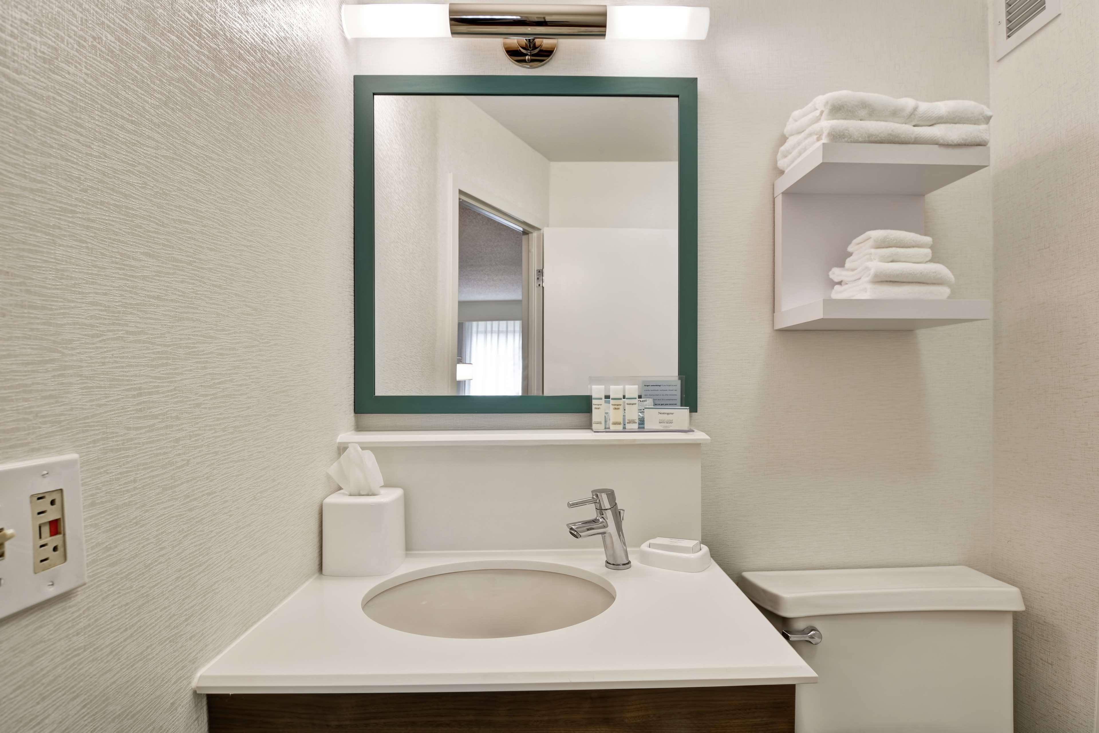 hampton inn columbia i 26 airport