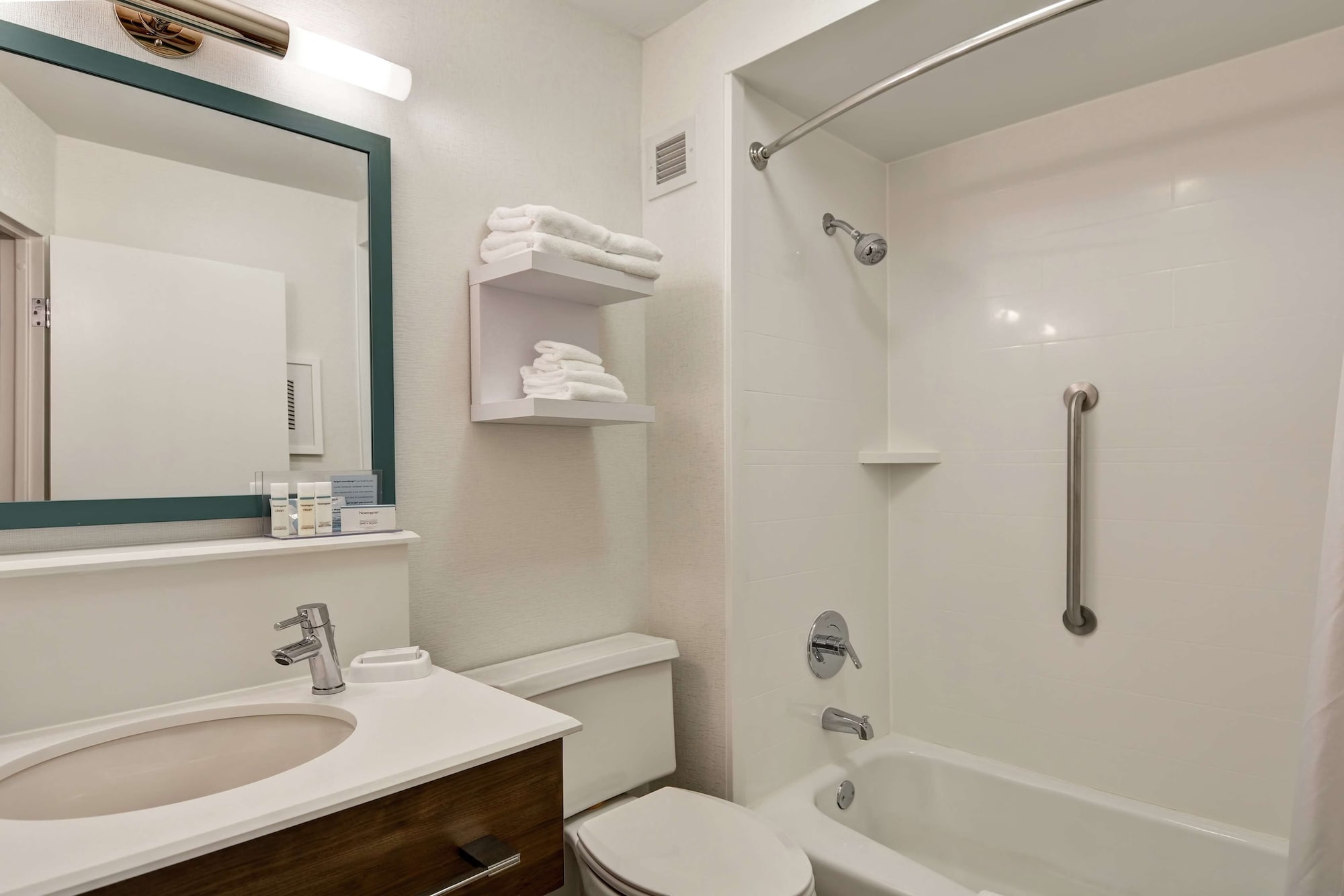 hampton inn columbia i 26 airport