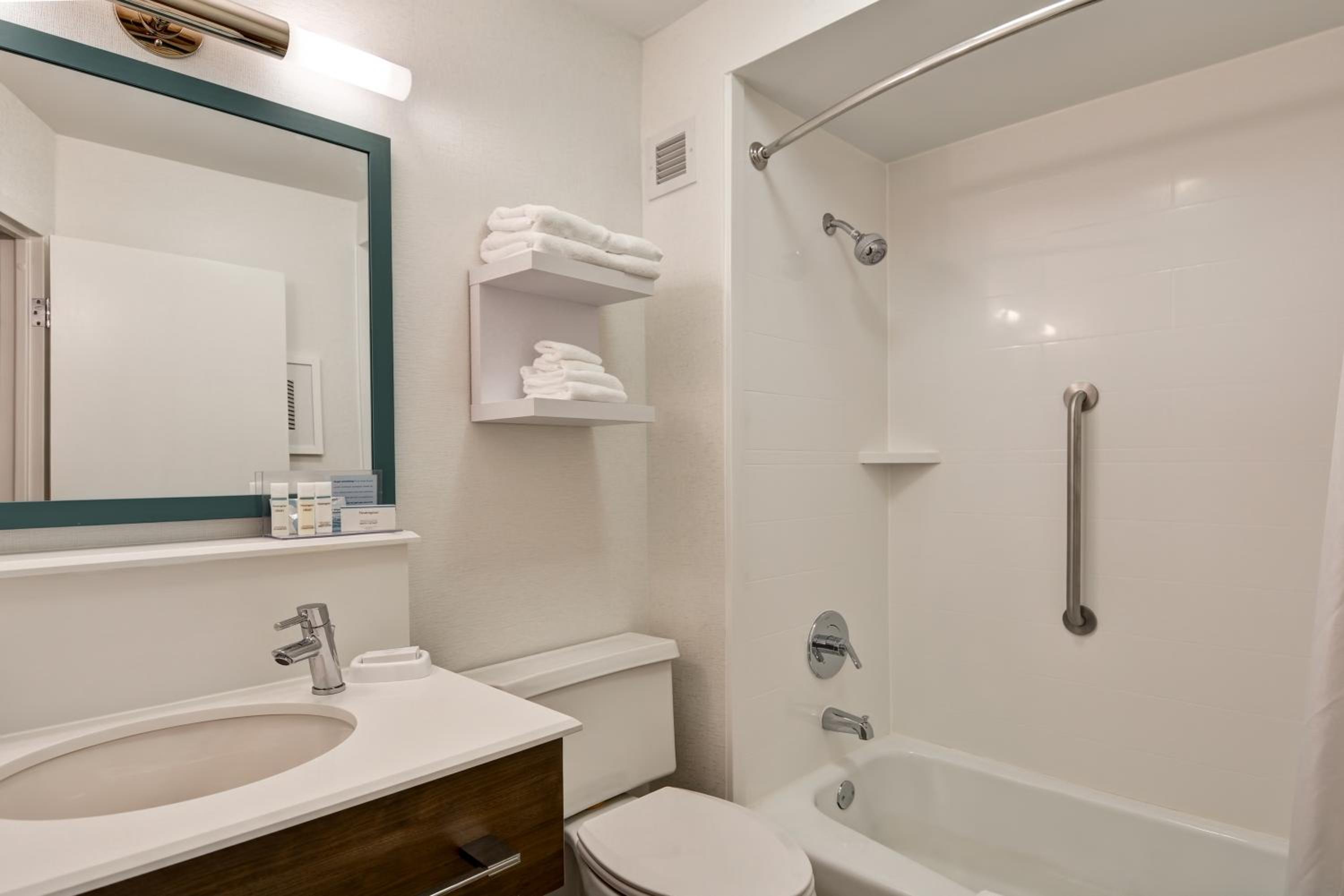 hampton inn columbia i 26 airport