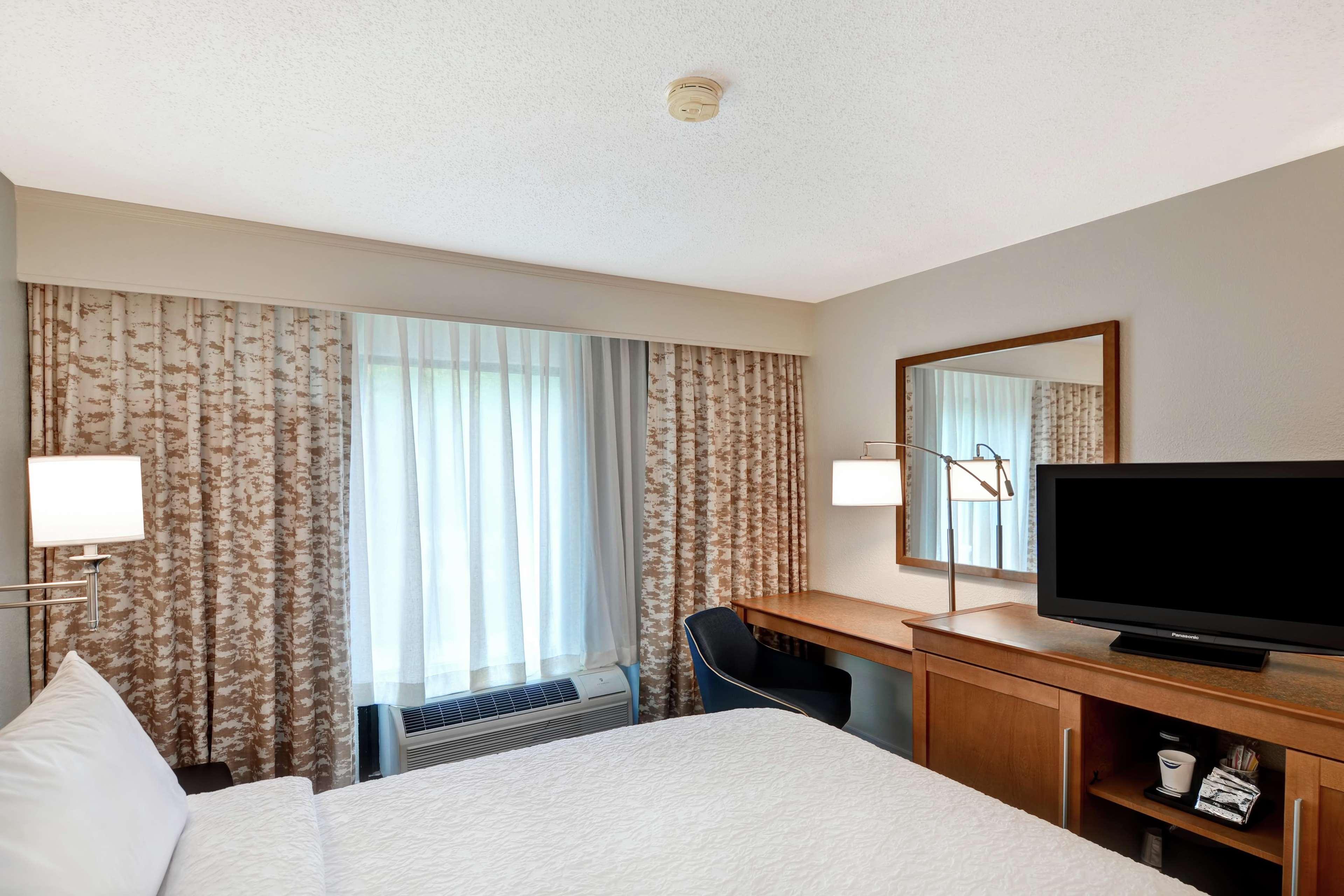 hampton inn columbia i 26 airport