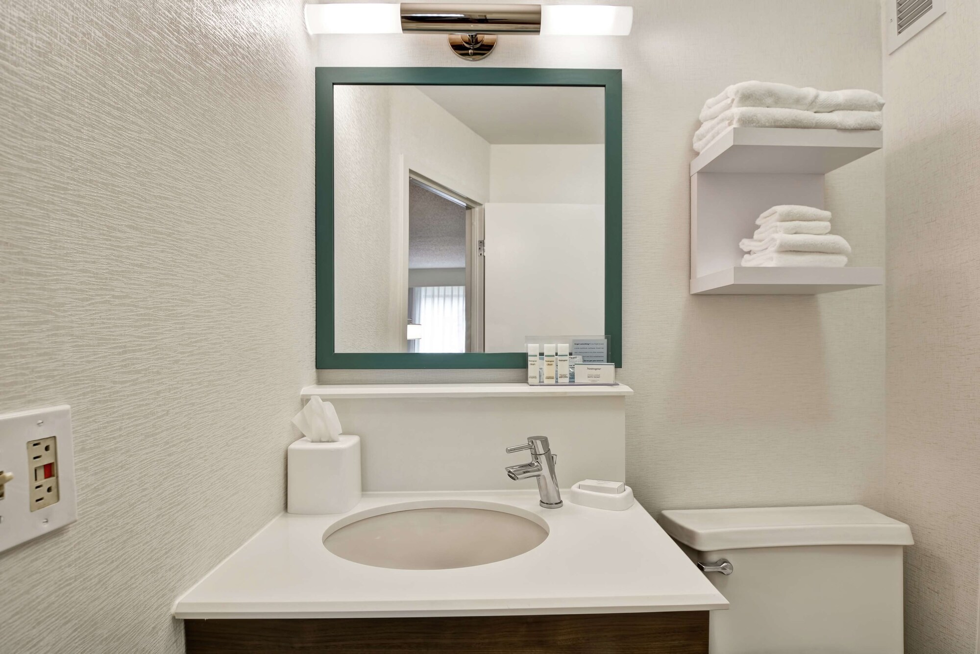 hampton inn columbia i 26 airport
