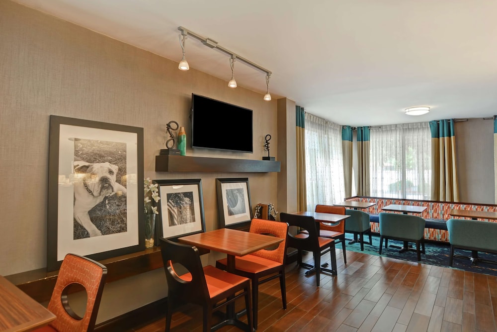 hampton inn columbia i 26 airport