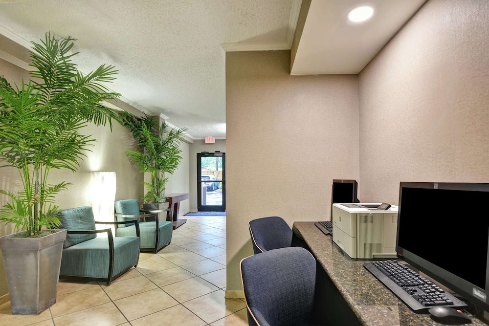 hampton inn columbia i 26 airport