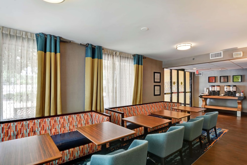 hampton inn columbia i 26 airport