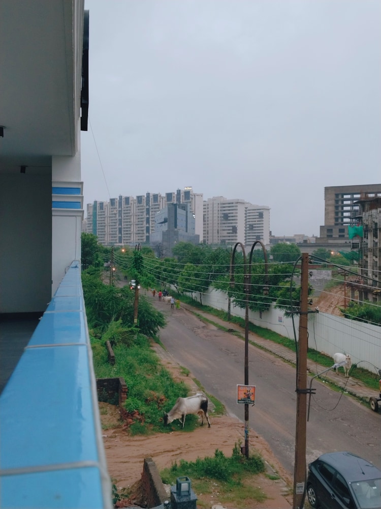 hotel elite 29 golf course road