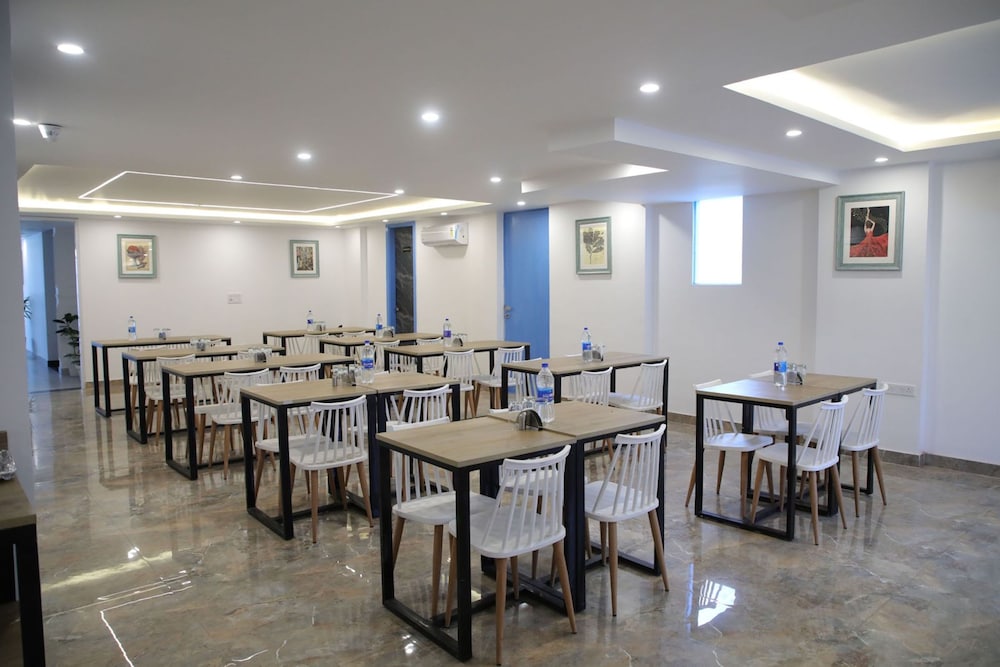 hotel elite 29 golf course road