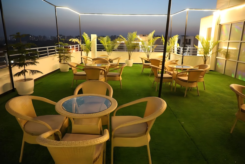 hotel elite 29 golf course road