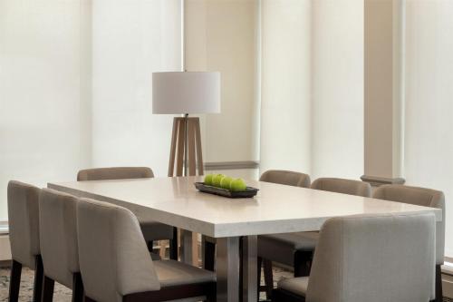 hilton garden inn cleveland airport