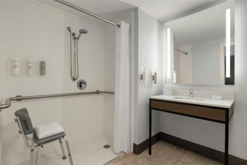 hilton garden inn cleveland airport
